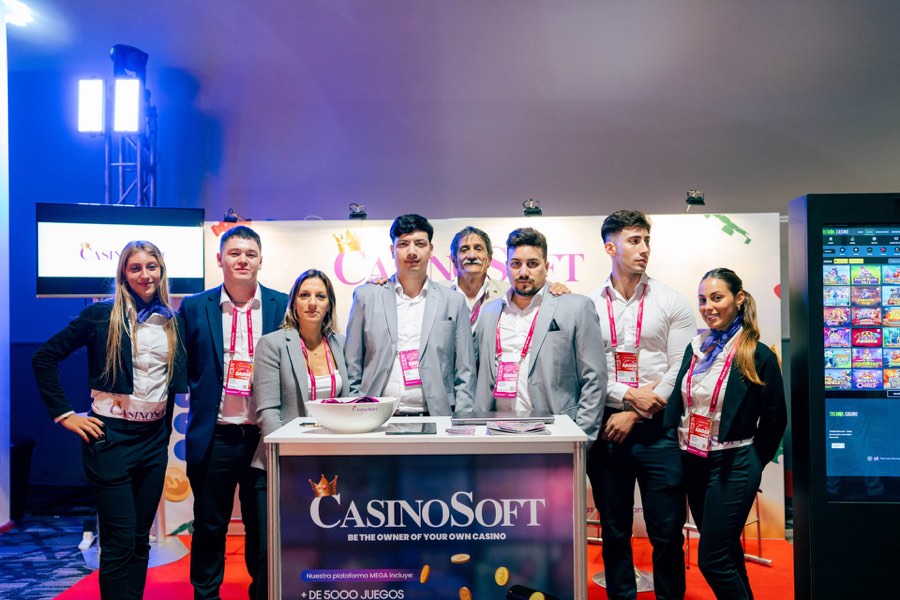 Equipo completo de CasinoSoft en el evento SAGSE Latam 2024